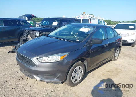 2017 Ford Focus S z USA, uszkodzony, nr VIN 1FADP3E26HL242543